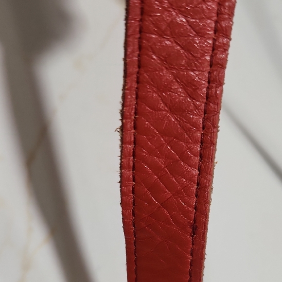 Elegant Red Leather Shoulder Bag - Picture 12 of 15